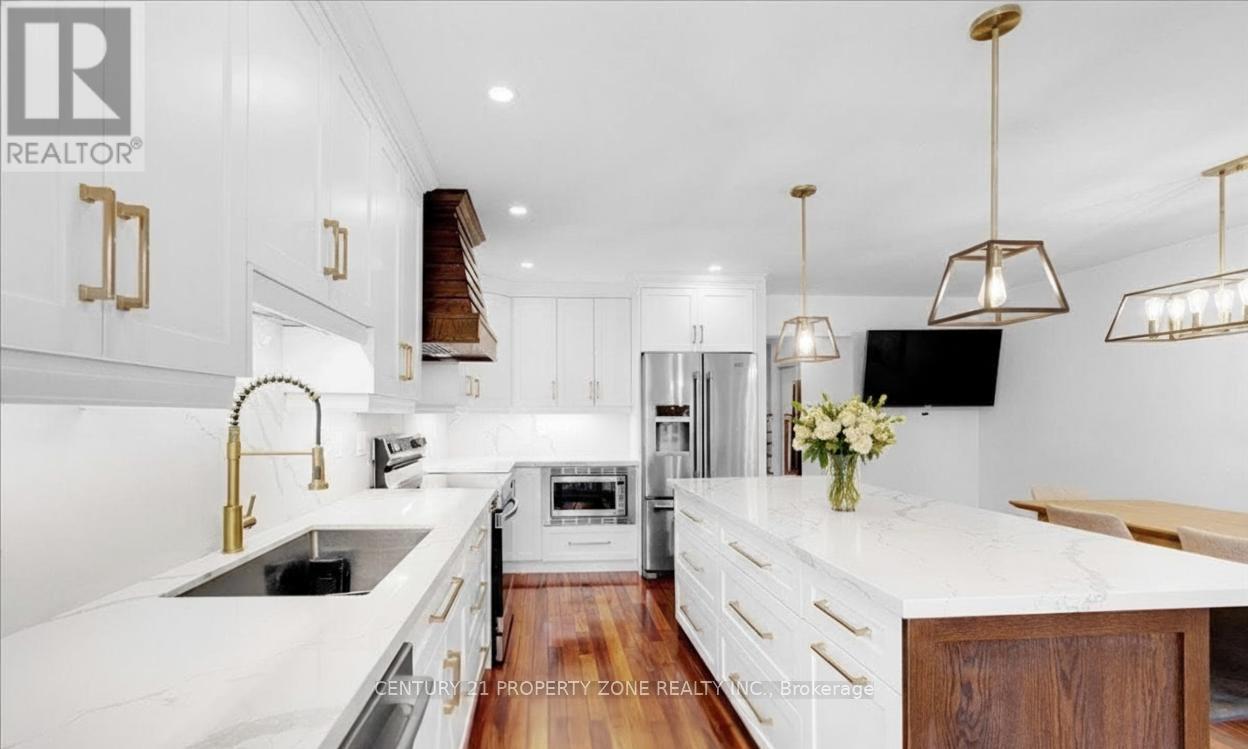 5378 Tree Crest Court, Mississauga, Ontario L5R 3Z6 - Photo 2 - W12570346