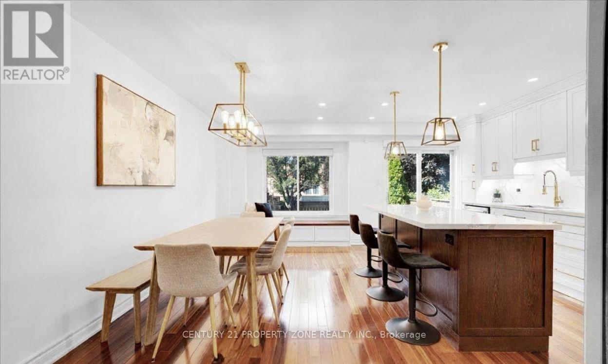 5378 Tree Crest Court, Mississauga, Ontario L5R 3Z6 - Photo 3 - W12570346