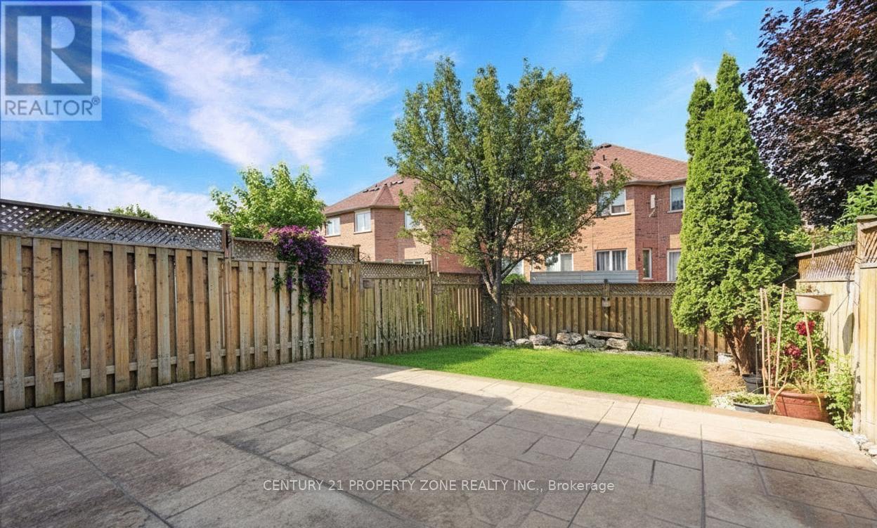 5378 Tree Crest Court, Mississauga, Ontario L5R 3Z6 - Photo 7 - W12570346