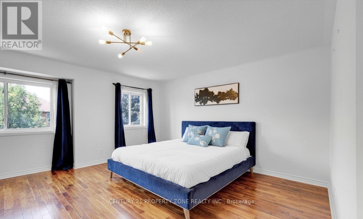 5378 Tree Crest Court, Mississauga, Ontario L5R 3Z6 - Photo 8 - W12570346