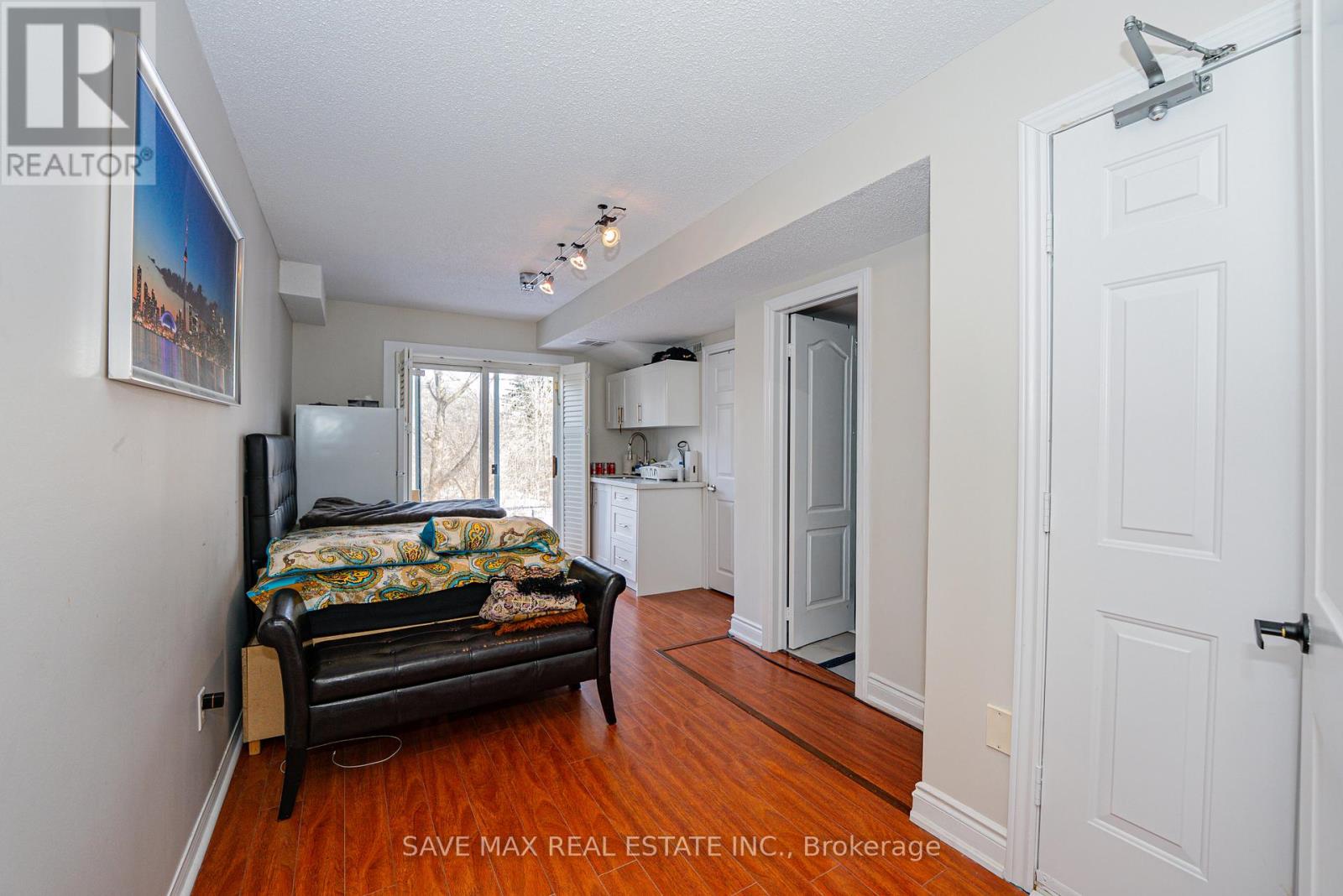 65 - 2 Clay Brick Court, Brampton, Ontario L6V 4M7 - Photo 3 - W12570388