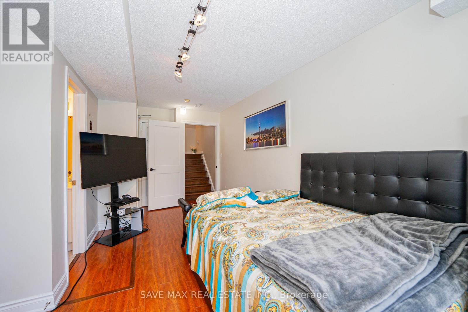 65 - 2 Clay Brick Court, Brampton, Ontario L6V 4M7 - Photo 4 - W12570388