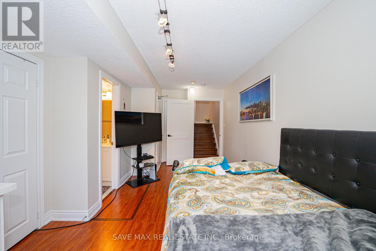 65 - 2 Clay Brick Court, Brampton, Ontario L6V 4M7 - Photo 7 - W12570388
