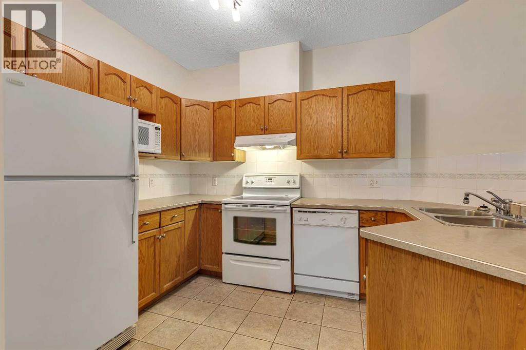 107, 108 Edgeridge Terrace Nw, Calgary, Alberta  T3A 6C4 - Photo 7 - A2271752