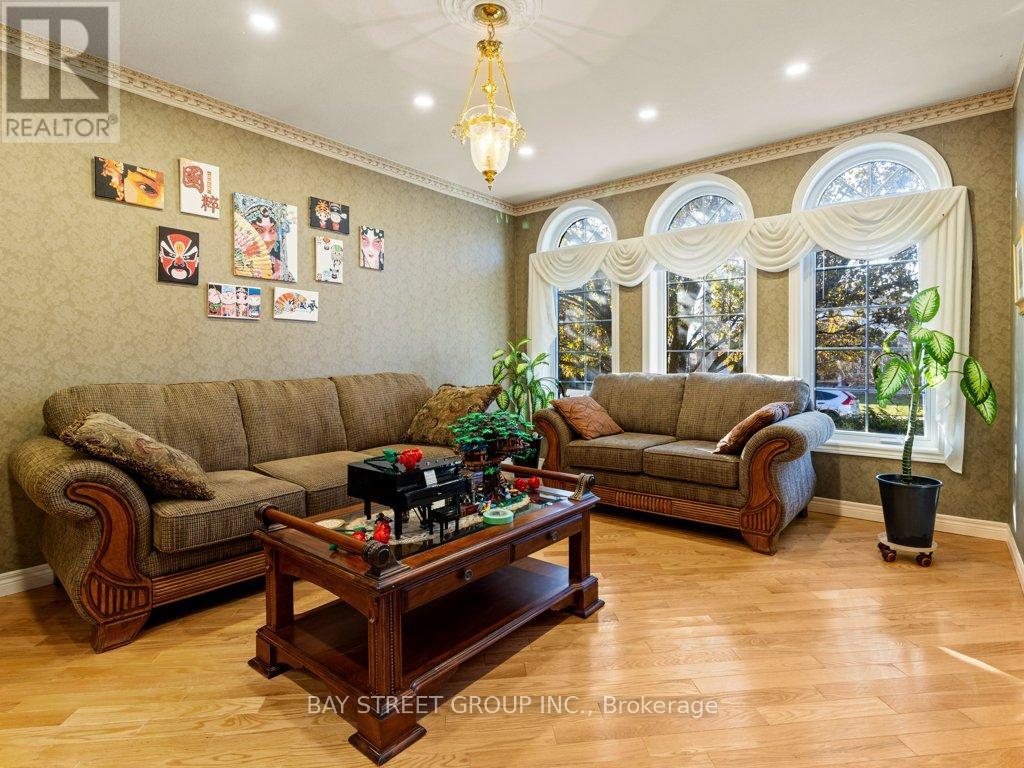 488 Cabot Trail, Waterloo, Ontario  N2K 3Y3 - Photo 2 - X12570350