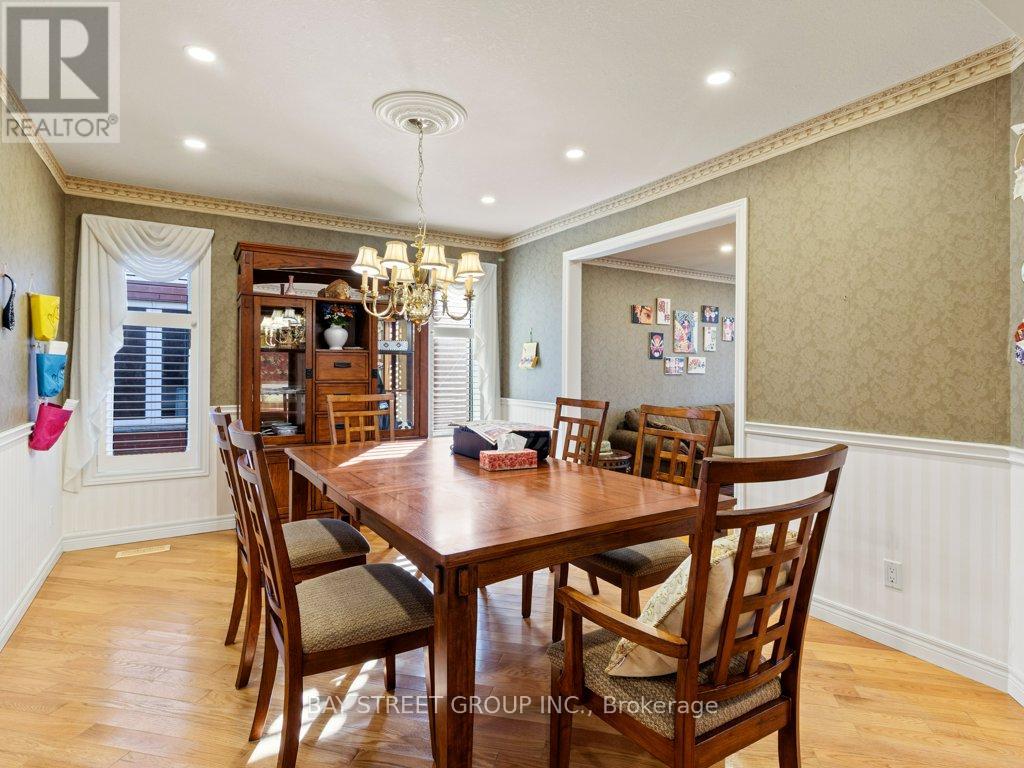 488 Cabot Trail, Waterloo, Ontario  N2K 3Y3 - Photo 3 - X12570350