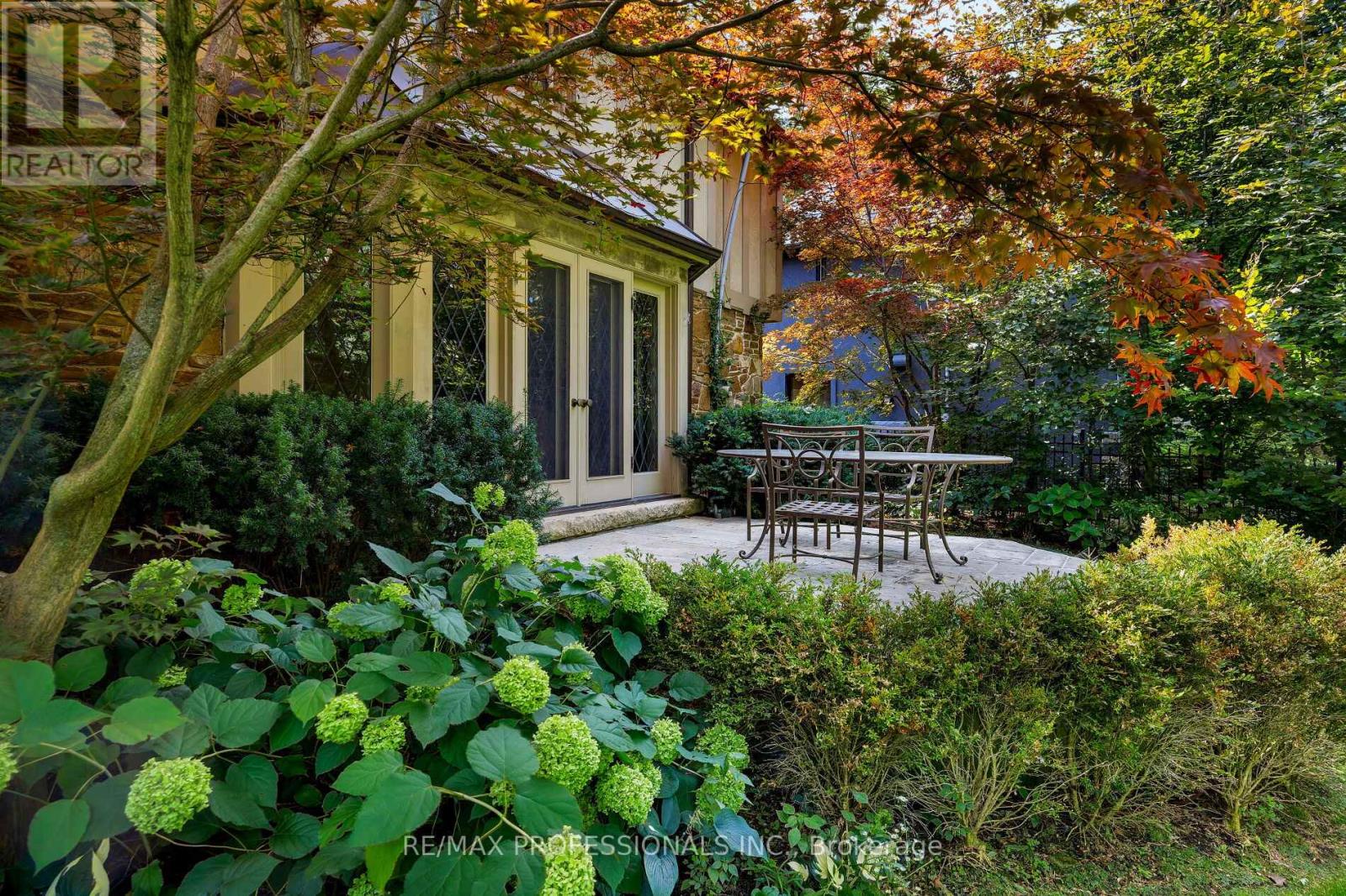 16 Kingsway Crescent, Toronto, Ontario  M8X 2P9 - Photo 14 - W12395622