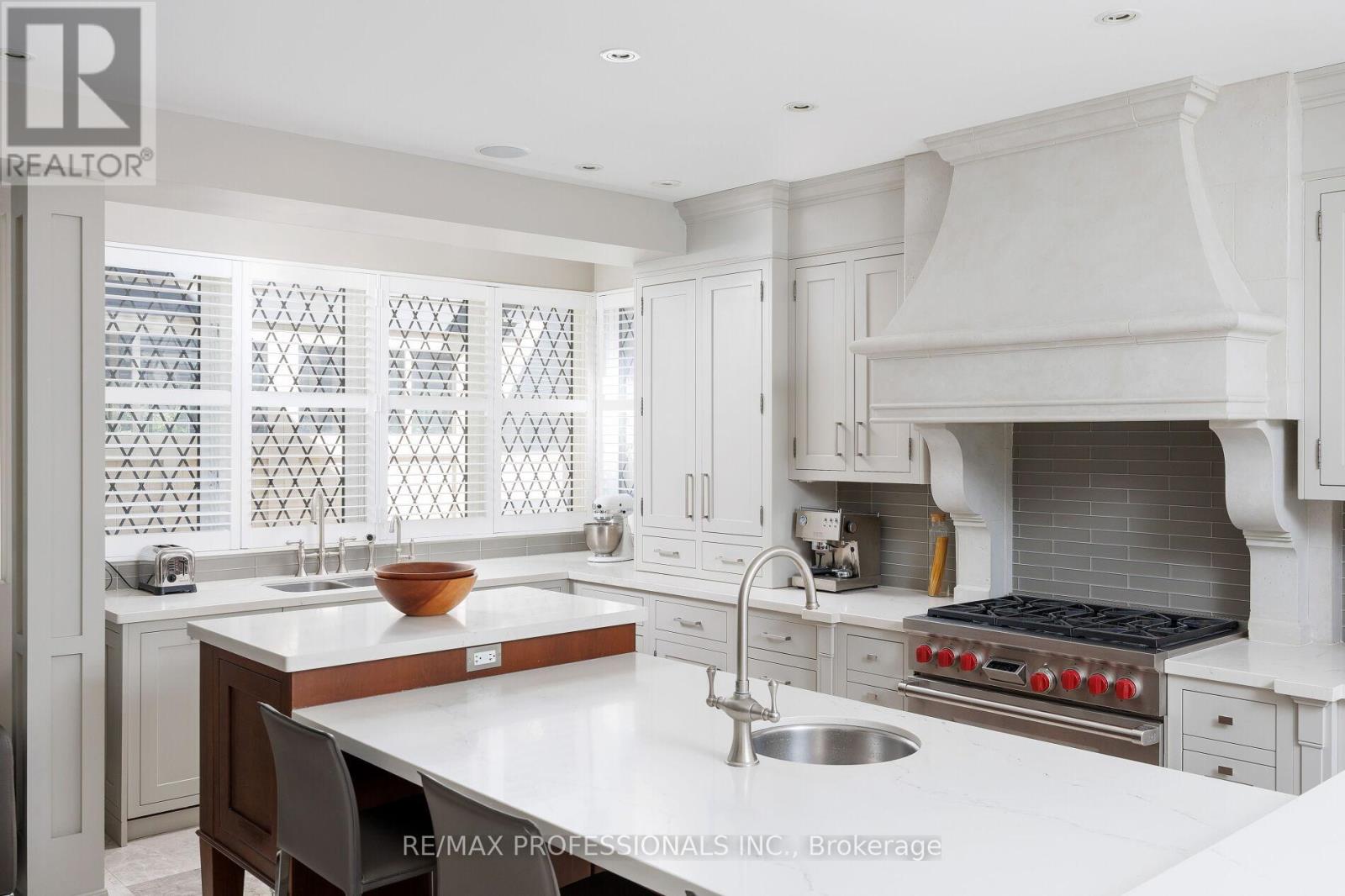 16 Kingsway Crescent, Toronto, Ontario  M8X 2P9 - Photo 23 - W12395622