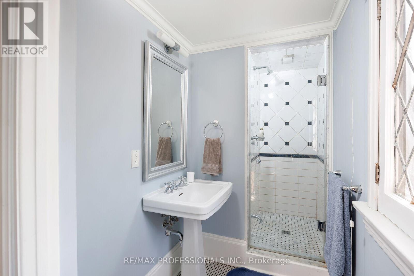 16 Kingsway Crescent, Toronto, Ontario  M8X 2P9 - Photo 43 - W12395622