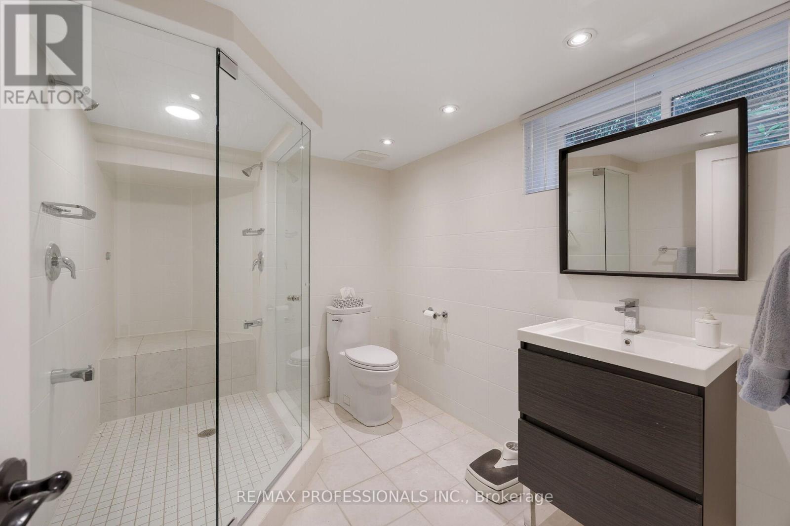 16 Kingsway Crescent, Toronto, Ontario  M8X 2P9 - Photo 47 - W12395622