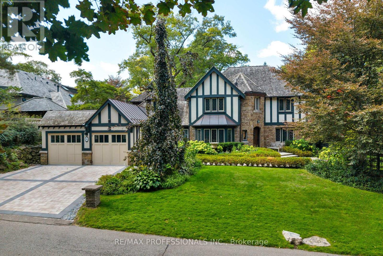 16 Kingsway Crescent, Toronto, Ontario  M8X 2P9 - Photo 50 - W12395622