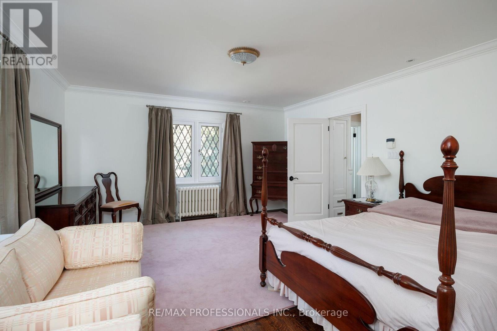 16 Kingsway Crescent, Toronto, Ontario  M8X 2P9 - Photo 33 - W12395622