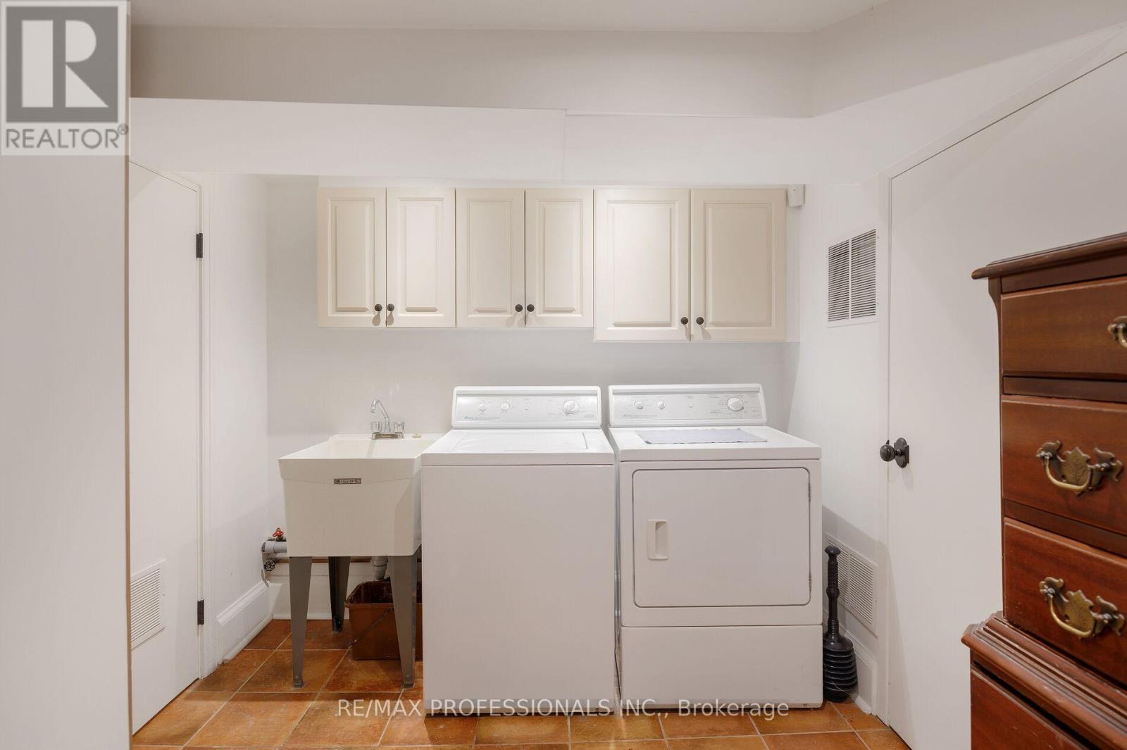 16 Kingsway Crescent, Toronto, Ontario  M8X 2P9 - Photo 48 - W12395622