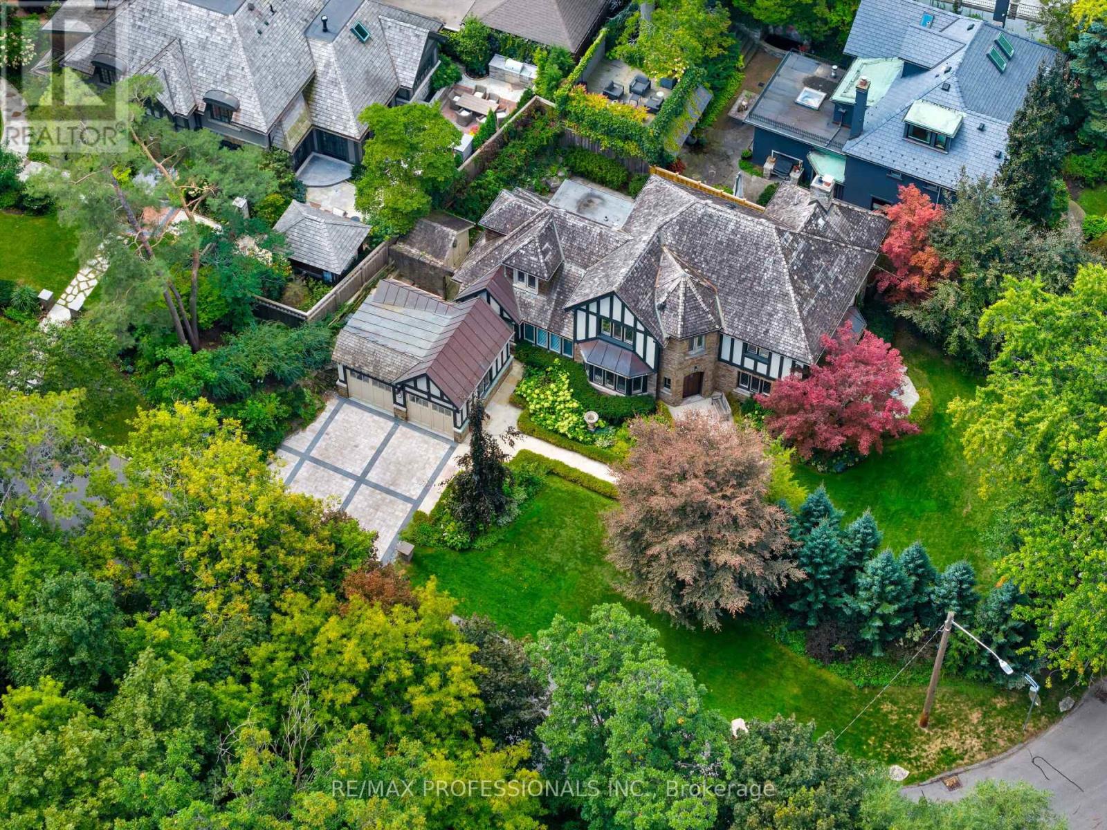 16 Kingsway Crescent, Toronto, Ontario  M8X 2P9 - Photo 5 - W12395622