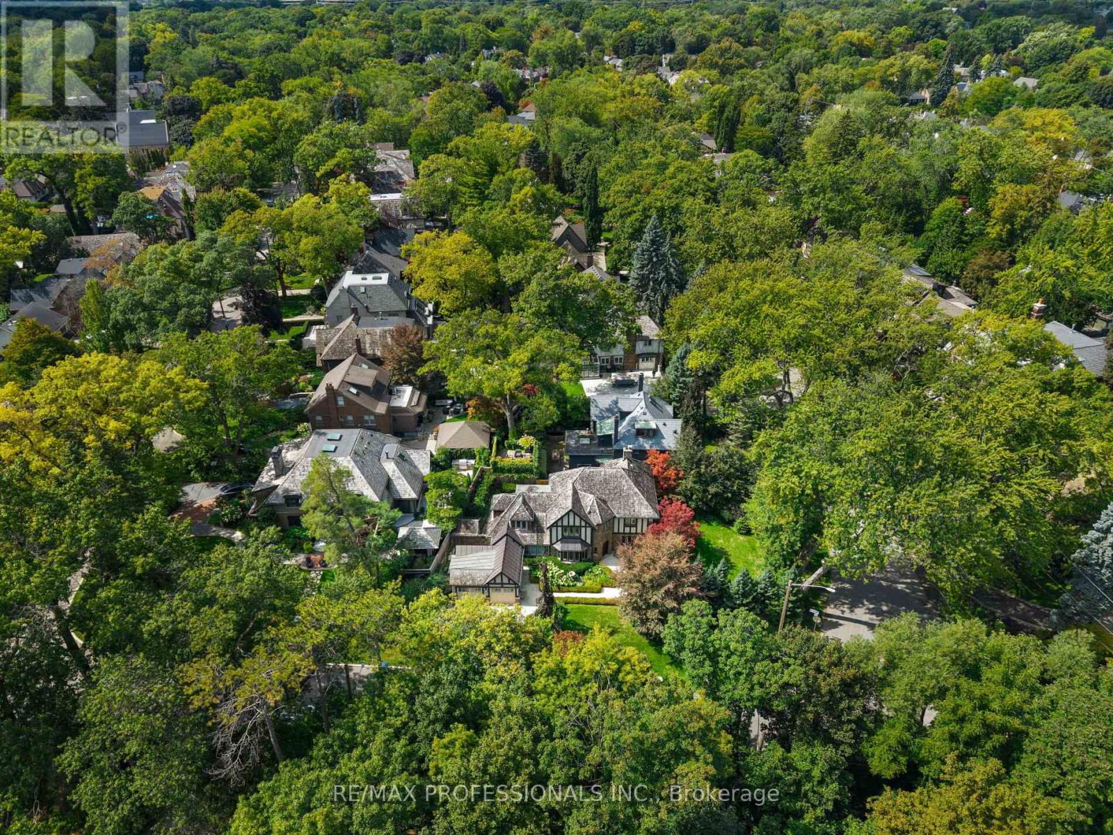 16 Kingsway Crescent, Toronto, Ontario  M8X 2P9 - Photo 8 - W12395622