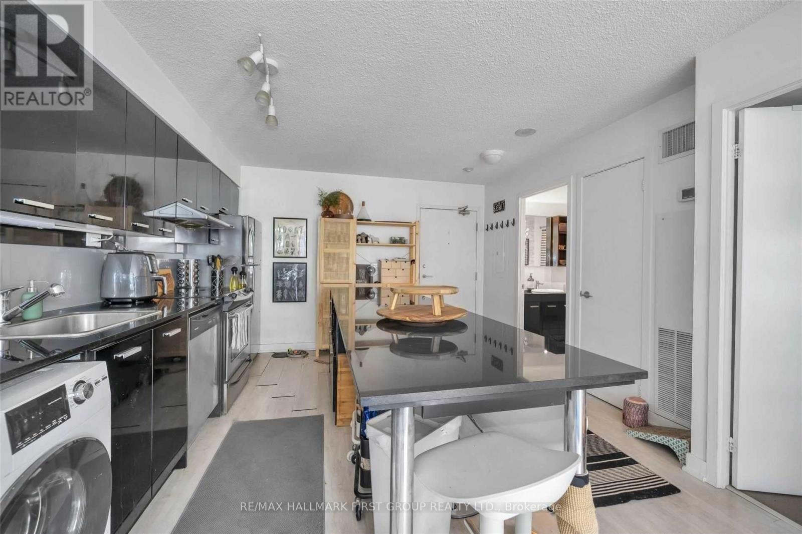 716 - 19 Singer Court, Toronto, Ontario  M2K 0B2 - Photo 3 - C12570414