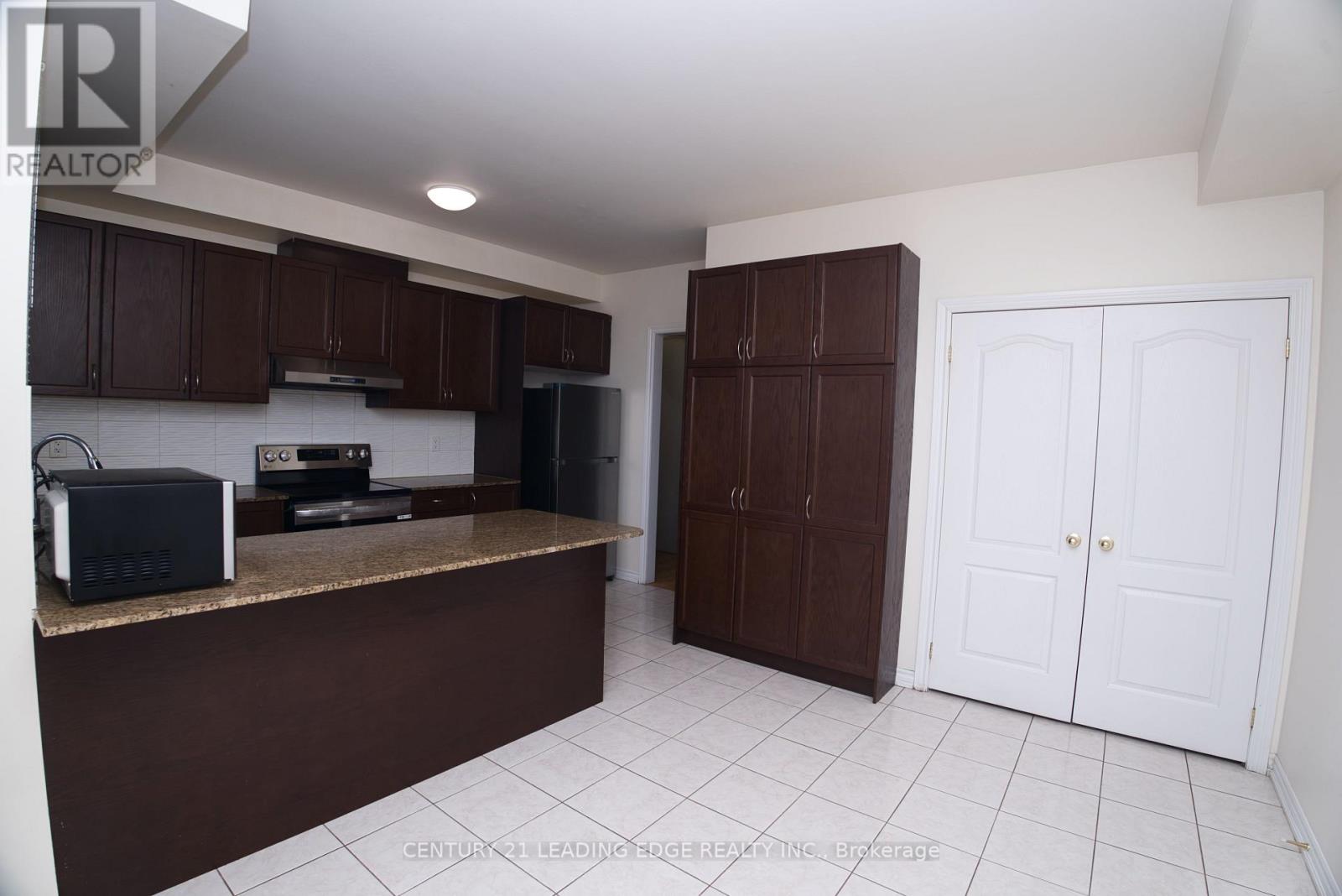 26 Shiff Crescent, Brampton, Ontario  L6Z 0H5 - Photo 11 - W12570394