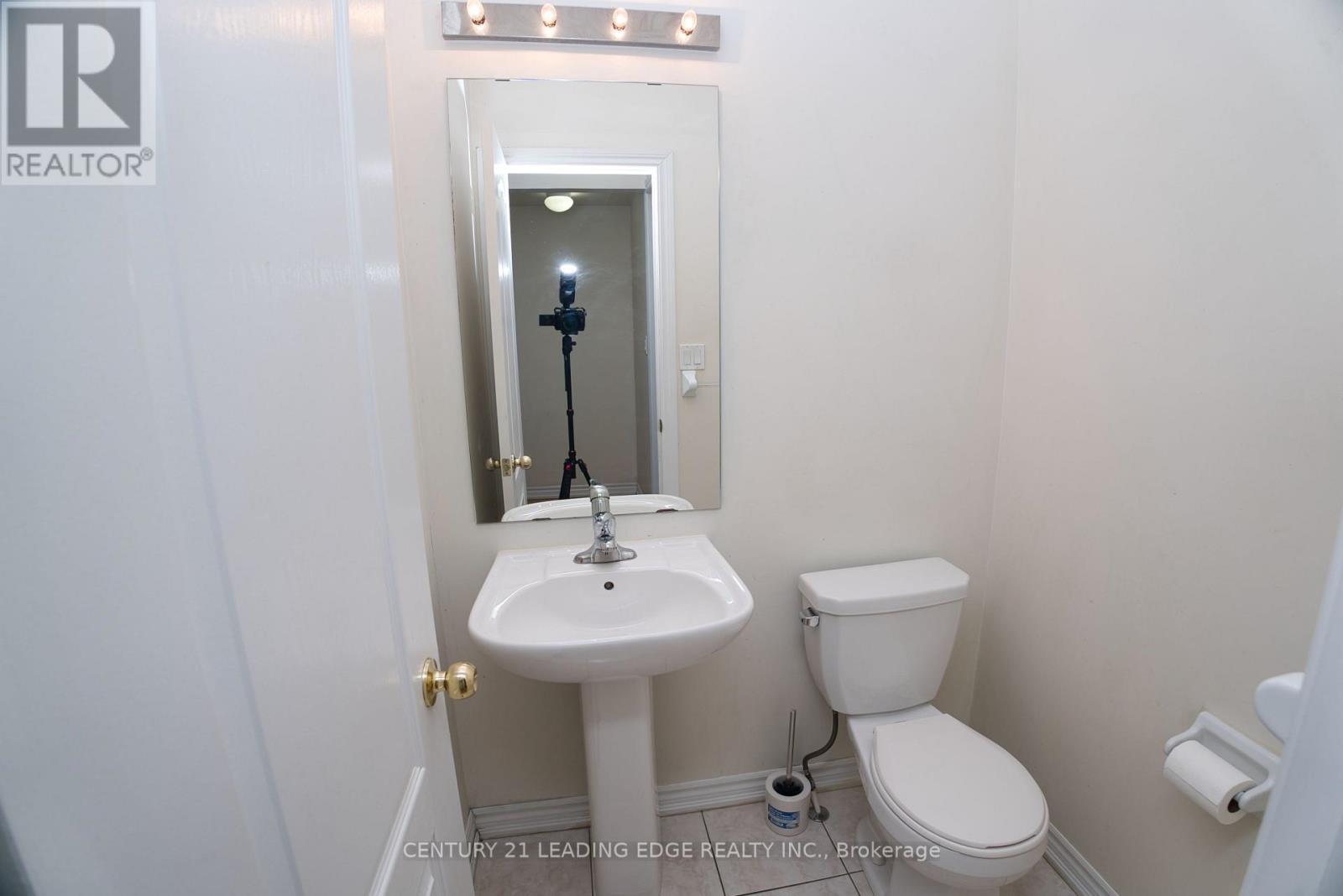 26 Shiff Crescent, Brampton, Ontario  L6Z 0H5 - Photo 7 - W12570394