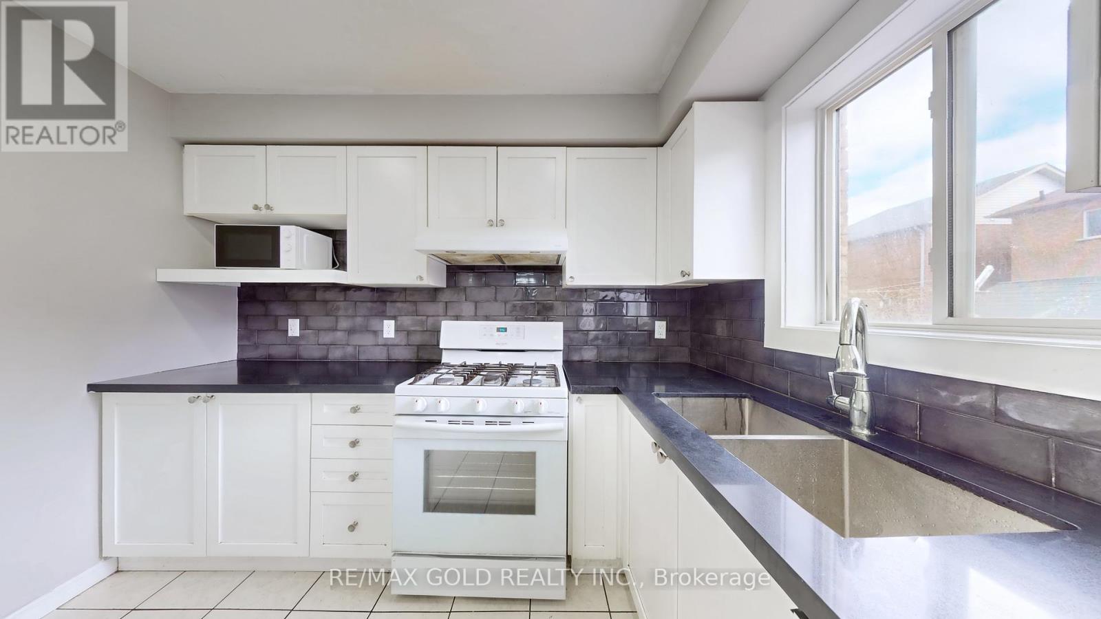 73 Pauline Crescent, Brampton, Ontario  L7A 2V5 - Photo 14 - W12570408