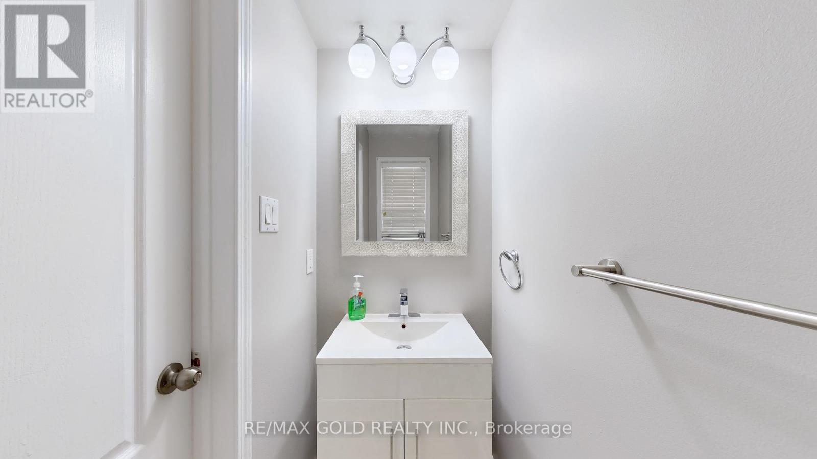 73 Pauline Crescent, Brampton, Ontario  L7A 2V5 - Photo 19 - W12570408