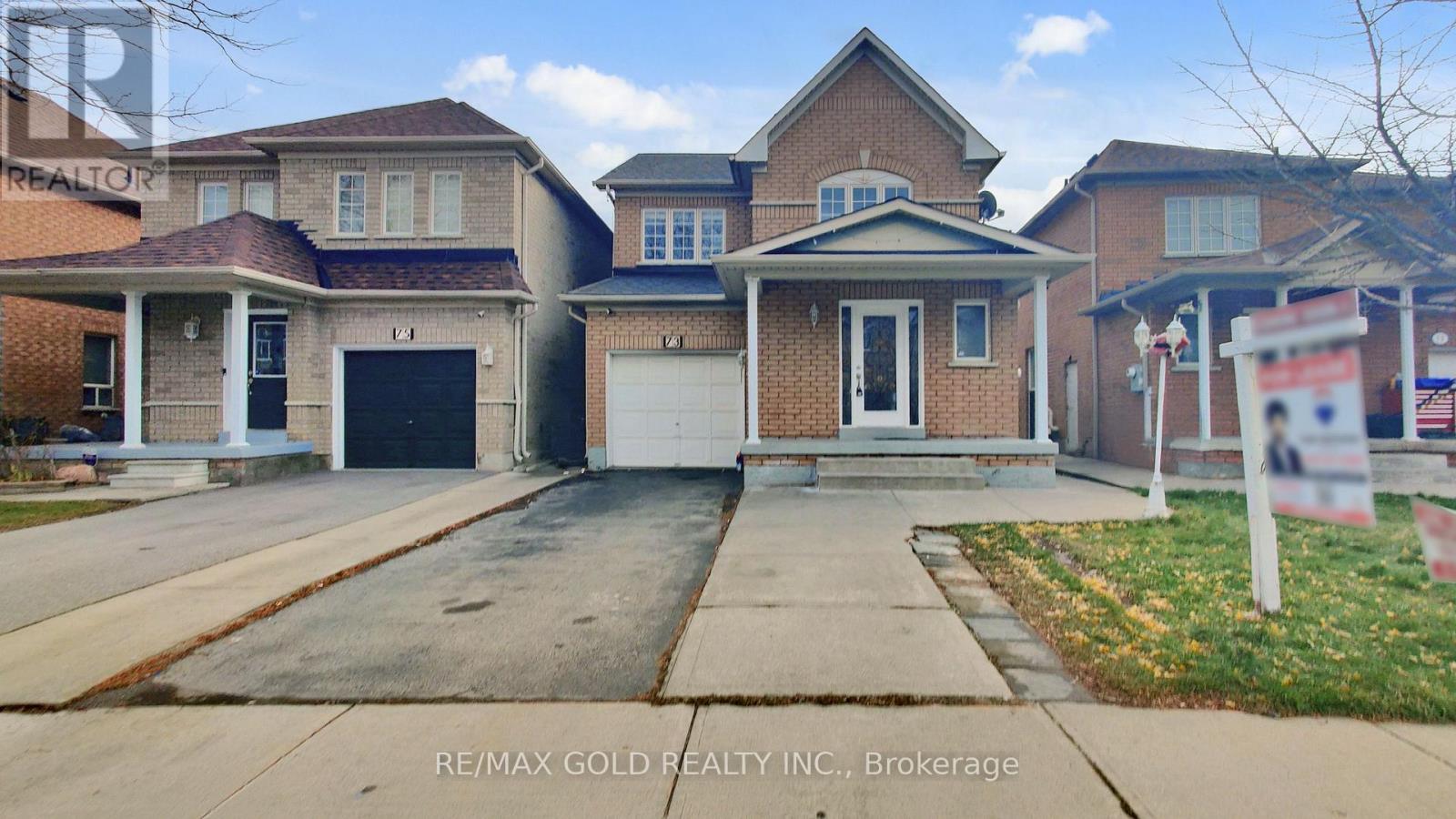 73 Pauline Crescent, Brampton, Ontario  L7A 2V5 - Photo 2 - W12570408