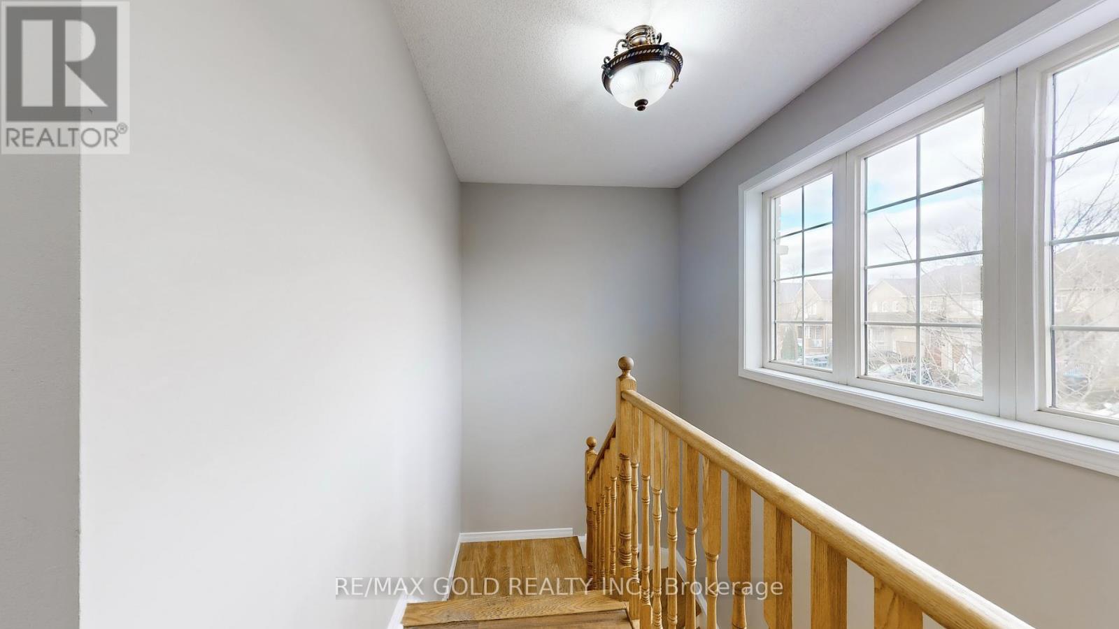 73 Pauline Crescent, Brampton, Ontario  L7A 2V5 - Photo 23 - W12570408