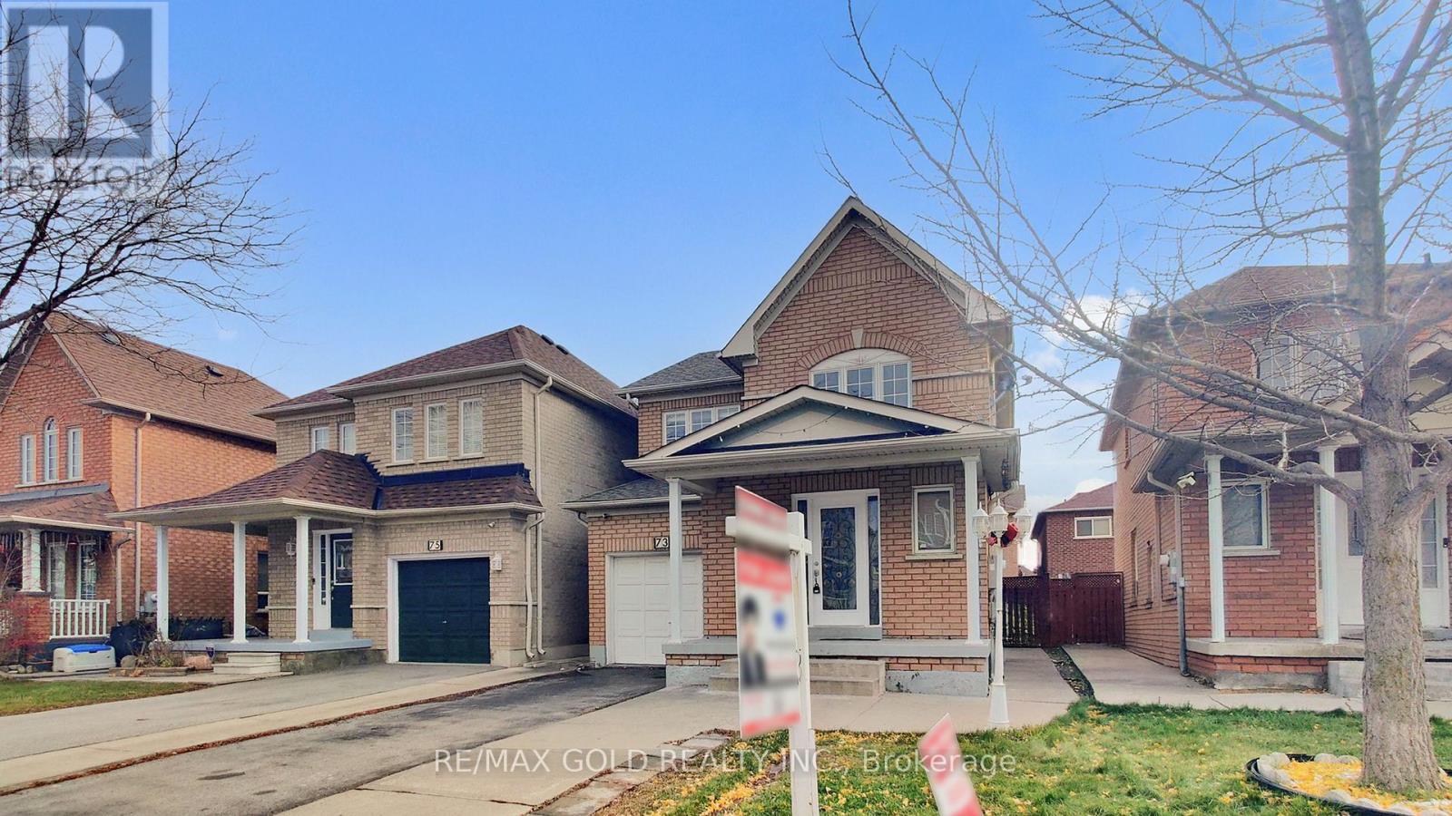 73 Pauline Crescent, Brampton, Ontario  L7A 2V5 - Photo 3 - W12570408
