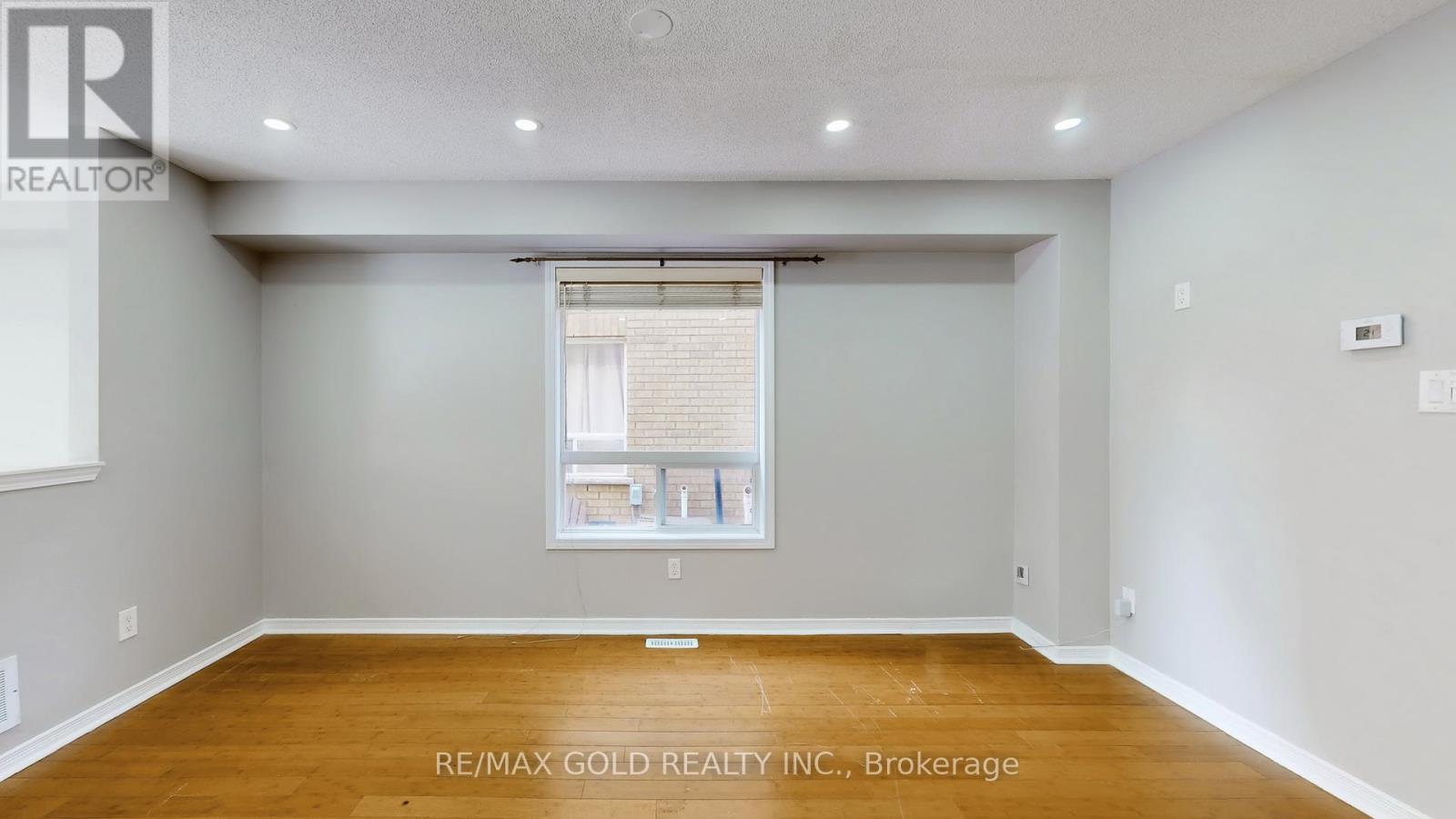 73 Pauline Crescent, Brampton, Ontario  L7A 2V5 - Photo 5 - W12570408