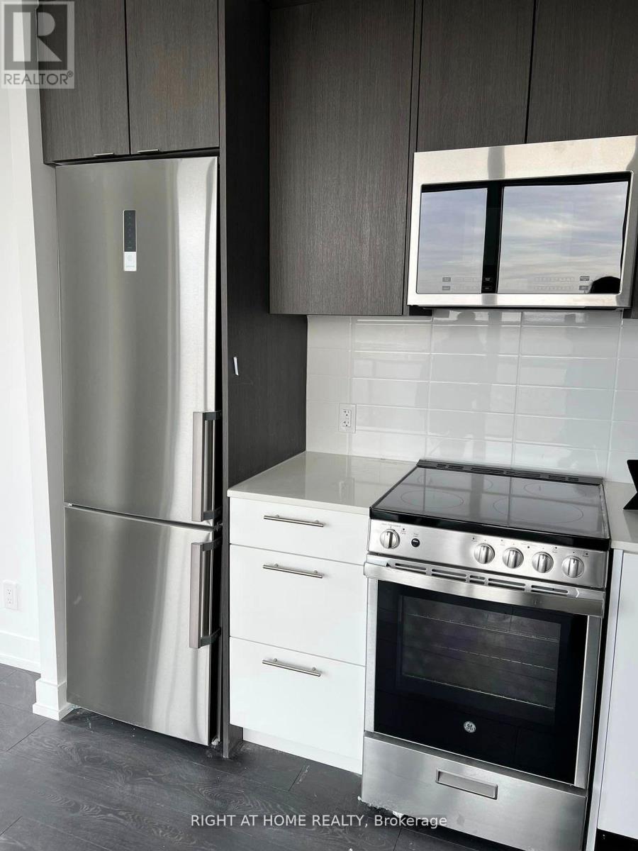 708 - 225 Veterans Drive, Brampton, Ontario  L7A 0B5 - Photo 2 - W12570412