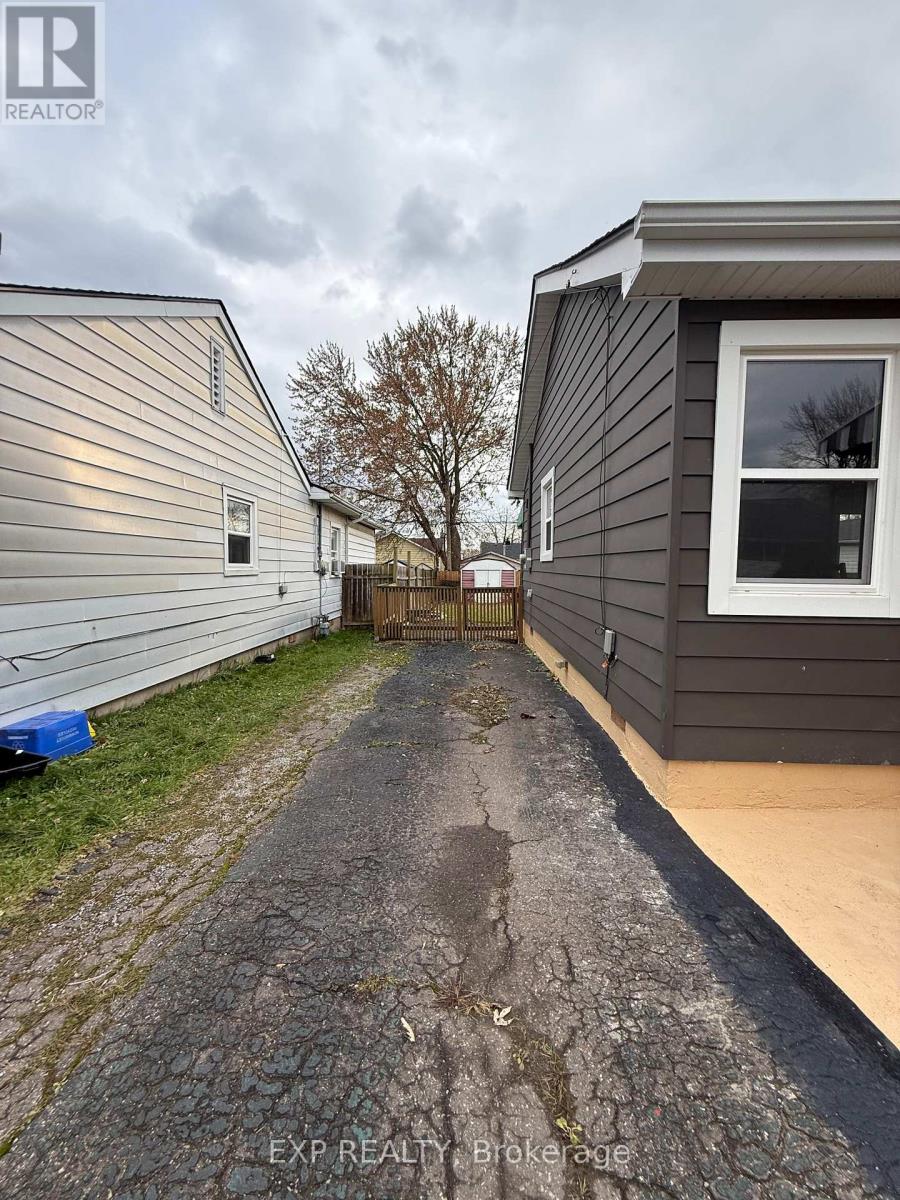 6318 Skinner Street, Niagara Falls, Ontario L2G 2Y7 - Photo 5 - X12568158