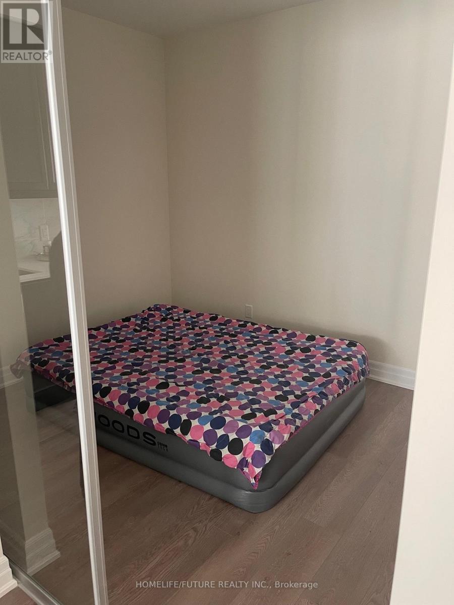 804 - 9075 Jane Street S, Vaughan, Ontario  L4K 0L7 - Photo 2 - N12570432