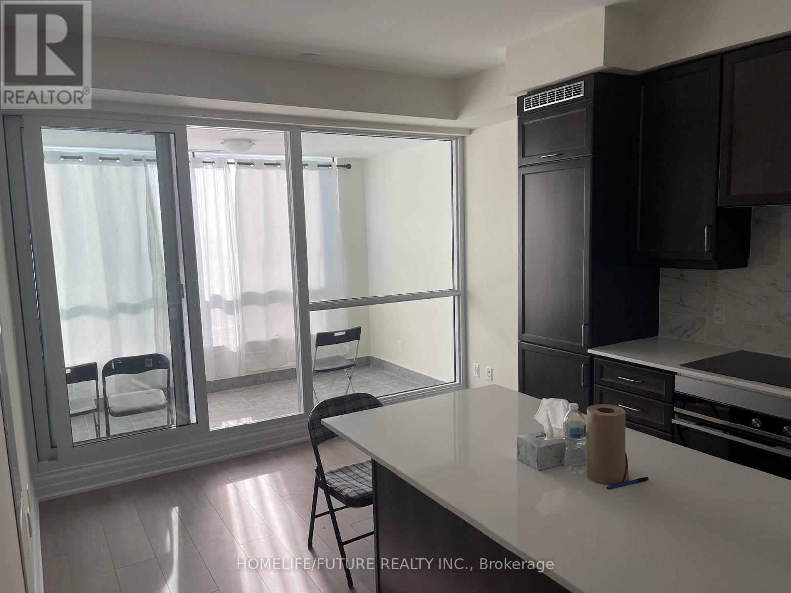 804 - 9075 Jane Street S, Vaughan, Ontario  L4K 0L7 - Photo 5 - N12570432