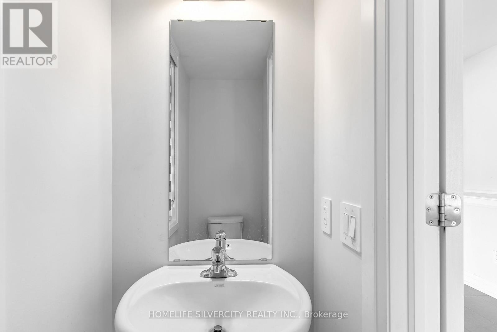 34 Mckay Avenue, Kawartha Lakes, Ontario  K9V 0R2 - Photo 11 - X12570434