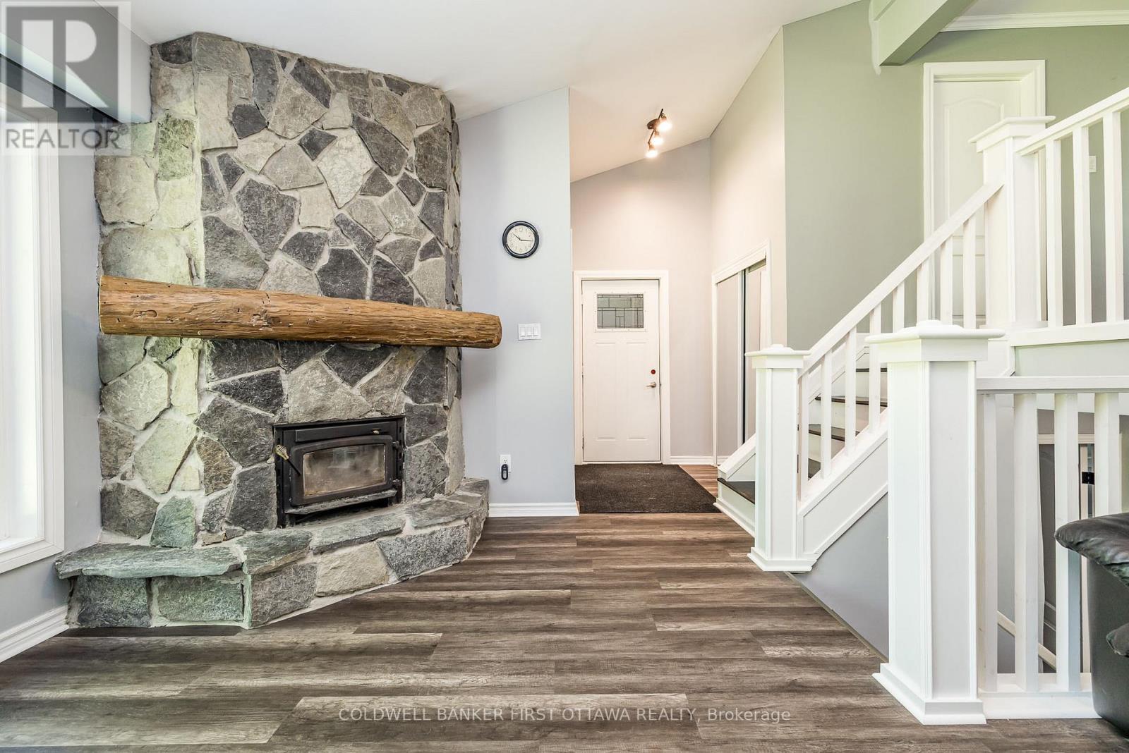 6779 Roger Stevens Drive, Montague, Ontario  K7A 4S6 - Photo 5 - X12570450