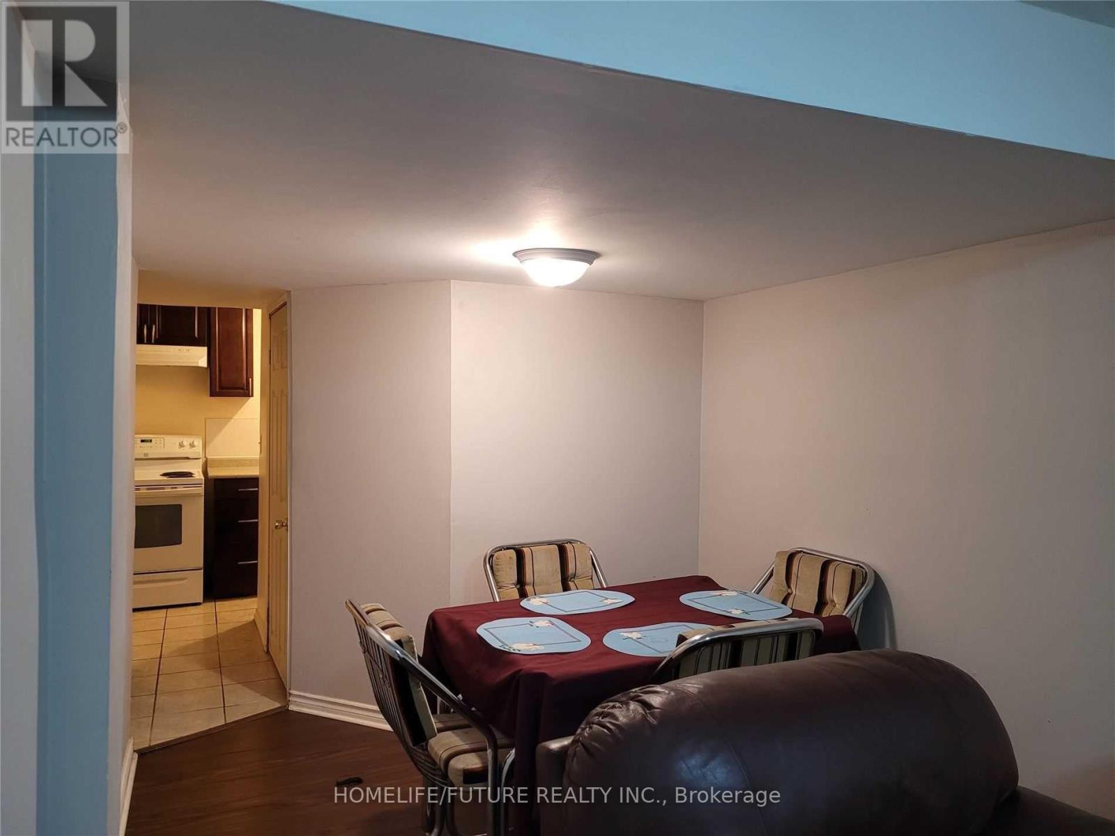 17 RANGELEY DRIVE, Toronto, Ontario