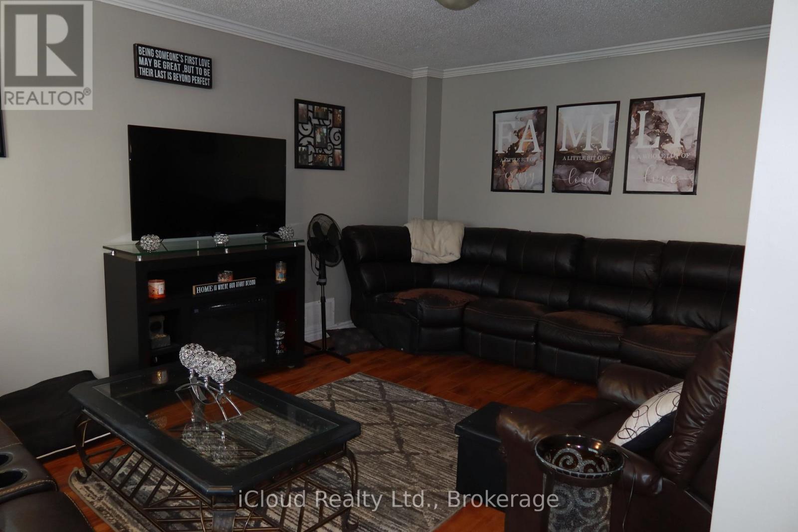 9 Hazelglen Court, Brampton, Ontario L6S 1N7 - Photo 2 - W12562524