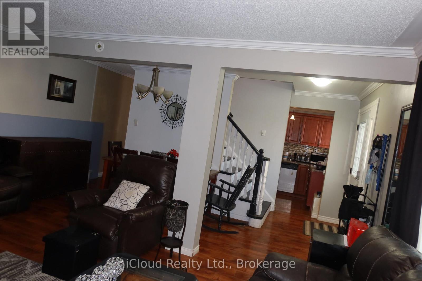 9 Hazelglen Court, Brampton, Ontario L6S 1N7 - Photo 6 - W12562524