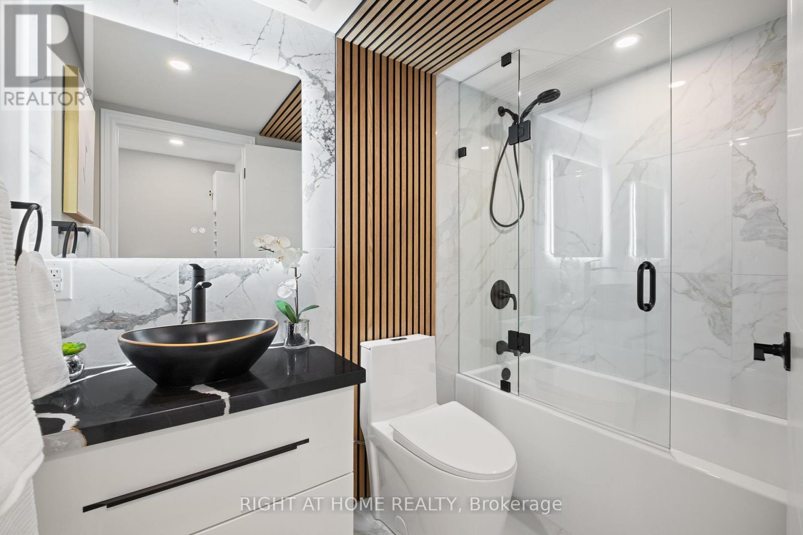 307 - 120 Promenade Circle, Vaughan, Ontario  L4J 7W9 - Photo 10 - N12460776