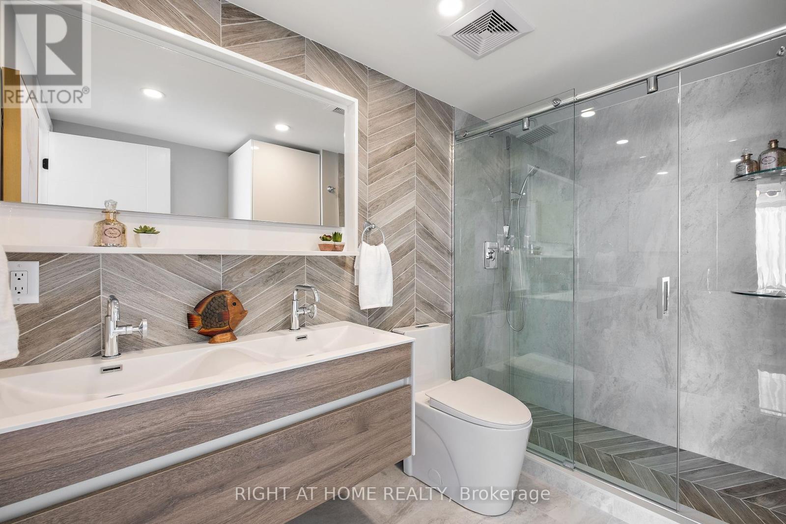 307 - 120 Promenade Circle, Vaughan, Ontario  L4J 7W9 - Photo 13 - N12460776