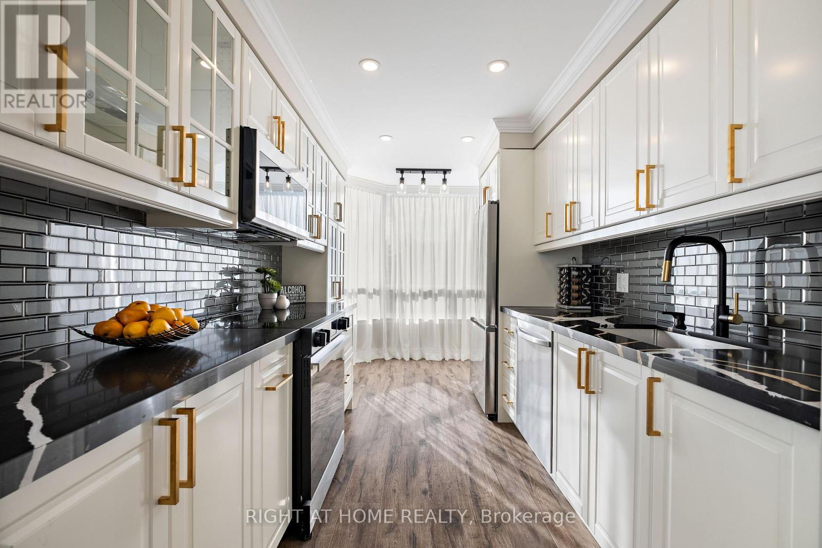 307 - 120 Promenade Circle, Vaughan, Ontario  L4J 7W9 - Photo 4 - N12460776