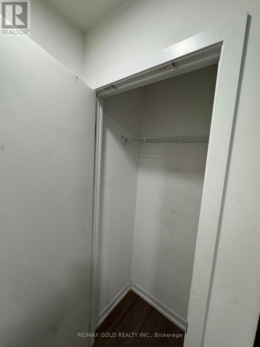 1909 - 4065 Confederation Parkway, Mississauga, Ontario  L5B 0L4 - Photo 14 - W12570480