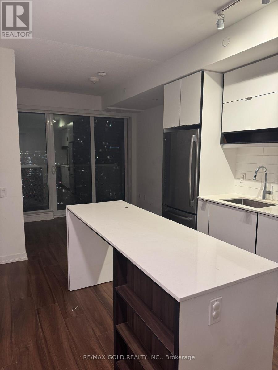 1909 - 4065 Confederation Parkway, Mississauga, Ontario  L5B 0L4 - Photo 6 - W12570480