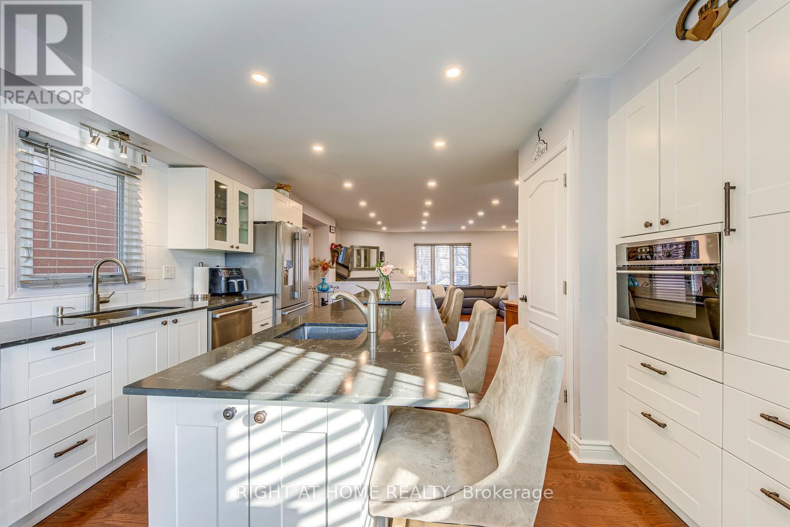 1558 Litchfield Road, Oakville, Ontario  L6H 5P3 - Photo 13 - W12570492