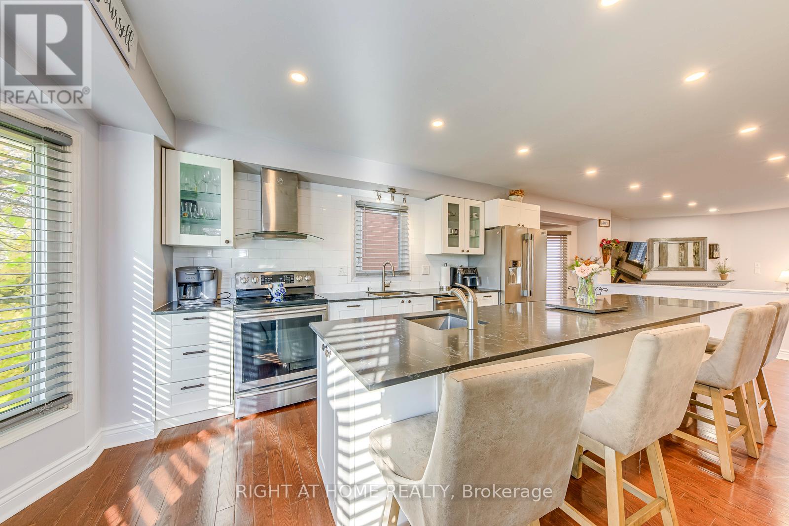 1558 Litchfield Road, Oakville, Ontario  L6H 5P3 - Photo 14 - W12570492