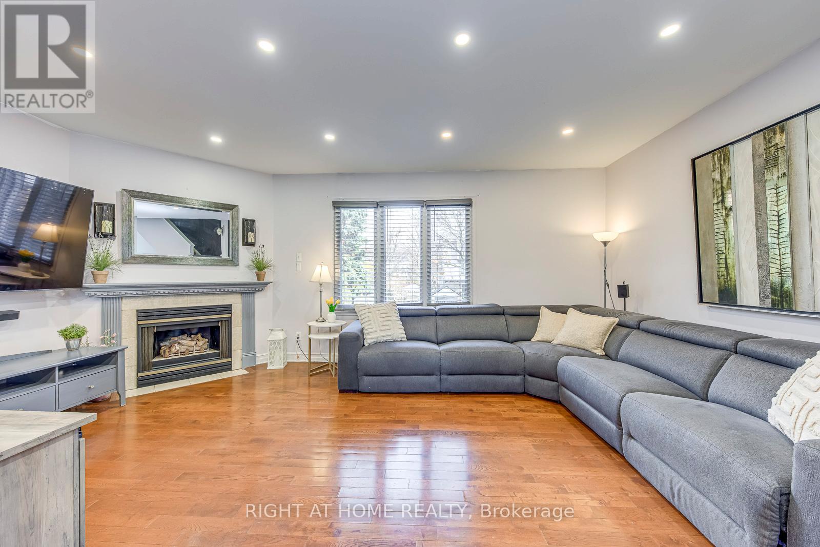 1558 Litchfield Road, Oakville, Ontario  L6H 5P3 - Photo 15 - W12570492