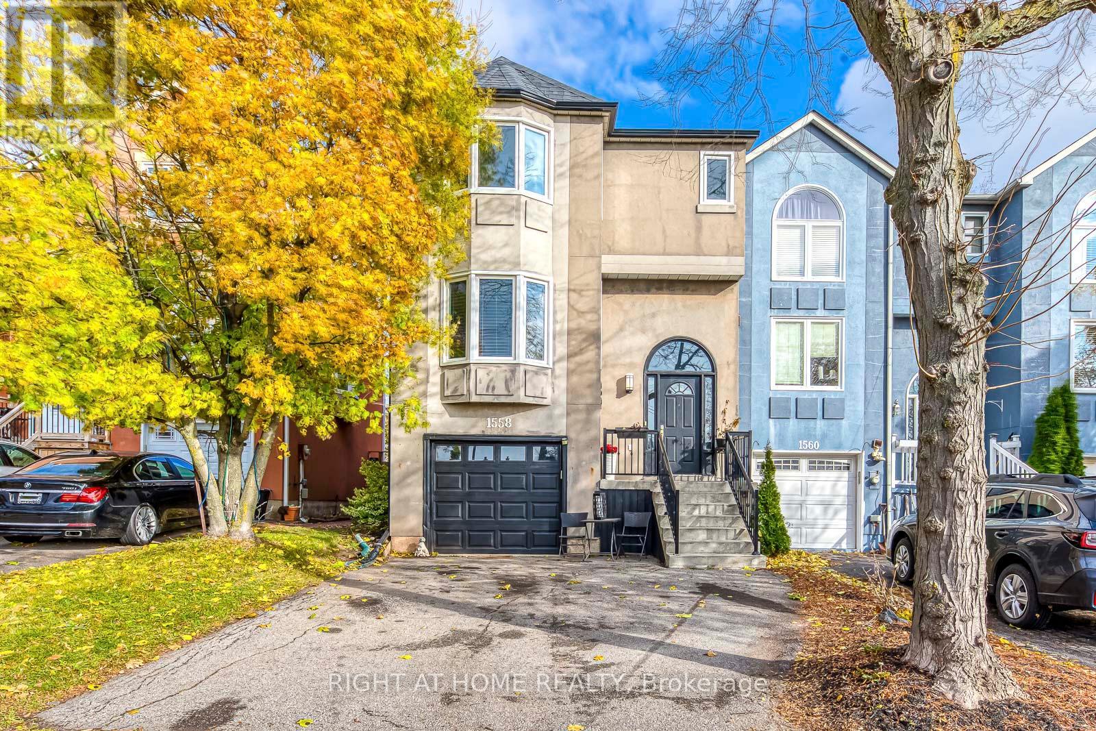 1558 Litchfield Road, Oakville, Ontario  L6H 5P3 - Photo 2 - W12570492