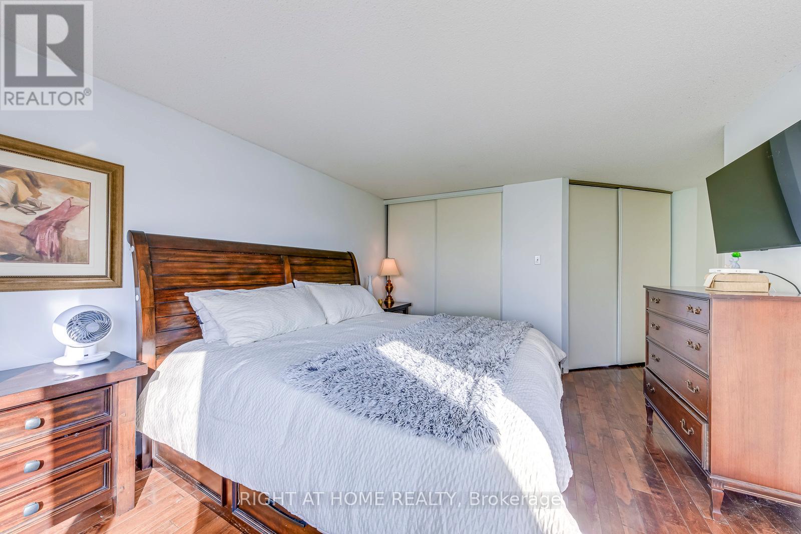 1558 Litchfield Road, Oakville, Ontario  L6H 5P3 - Photo 23 - W12570492