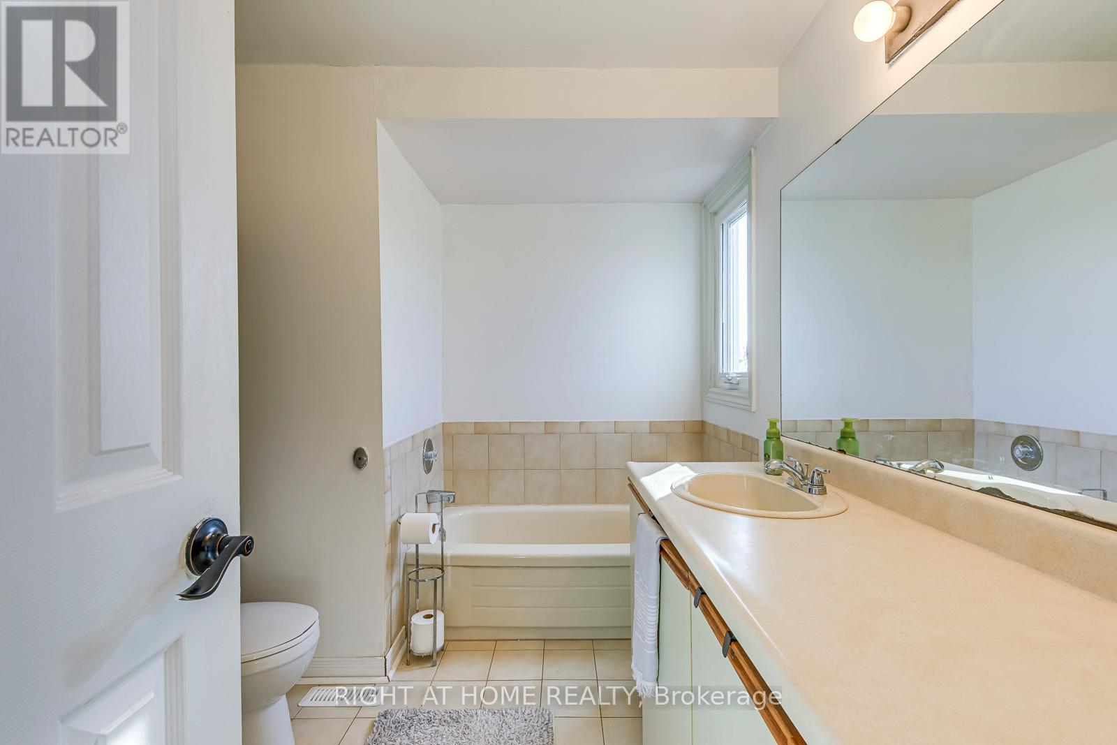 1558 Litchfield Road, Oakville, Ontario  L6H 5P3 - Photo 24 - W12570492