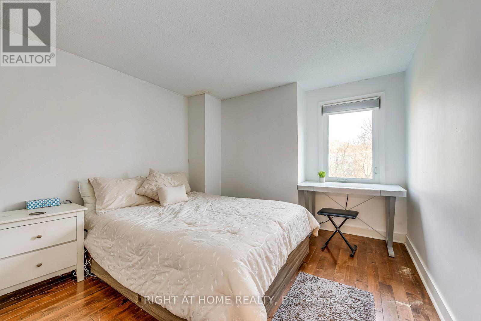 1558 Litchfield Road, Oakville, Ontario  L6H 5P3 - Photo 26 - W12570492