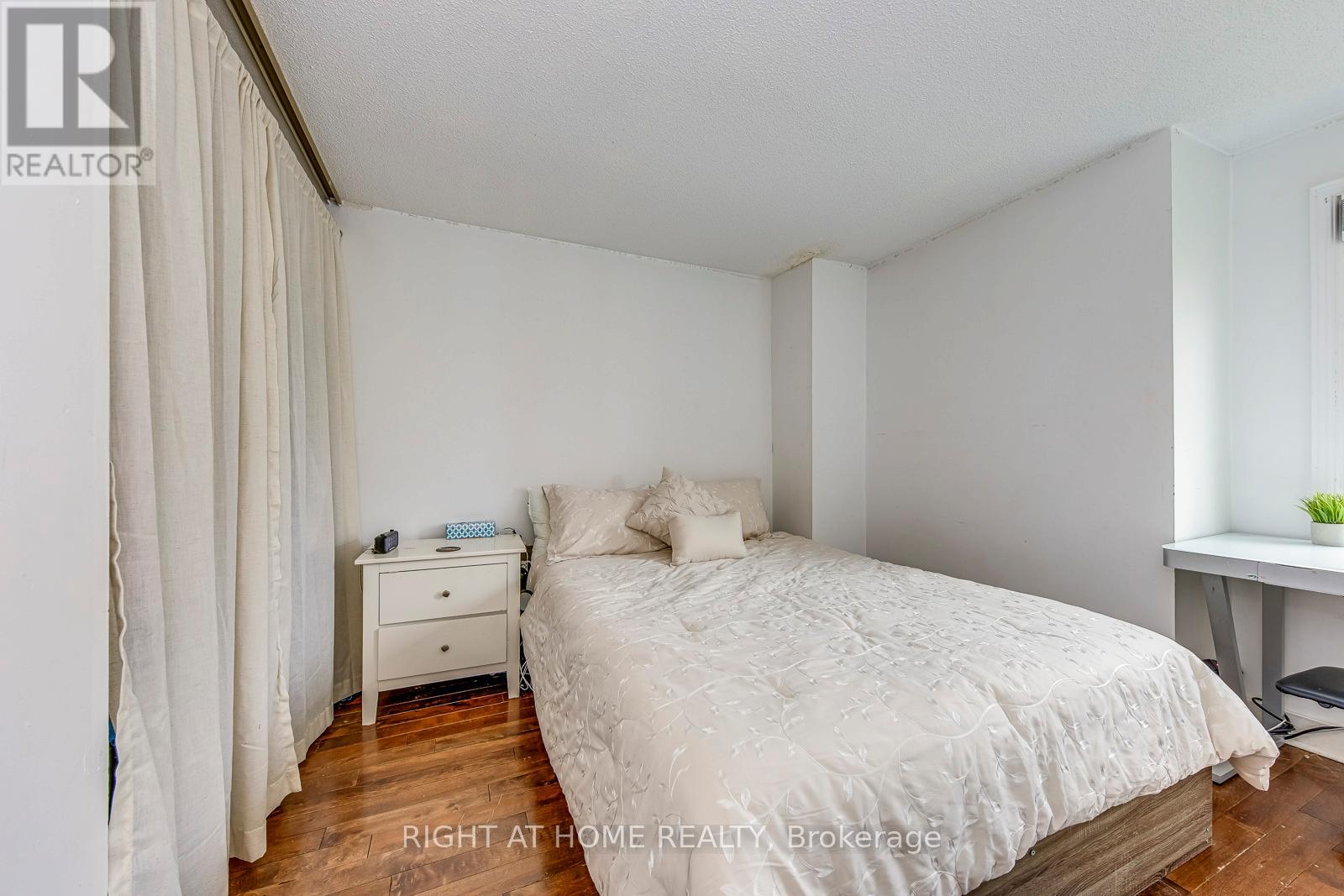 1558 Litchfield Road, Oakville, Ontario  L6H 5P3 - Photo 27 - W12570492